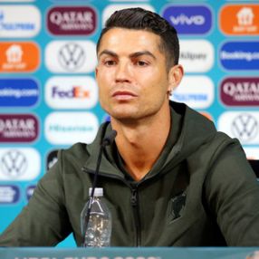 Ronaldo'nun kola tepkisinin maliyeti, 4 milyar dolar