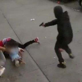 ABD'de çocukların gözü önünde kurşun yağdırdı