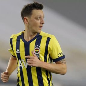 Mesut Özil Fenerbahçe'nin elini güçlendiriyor