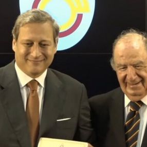 Galatasaray'ın yeni başkanı Burak Elmas mazbatasını aldı