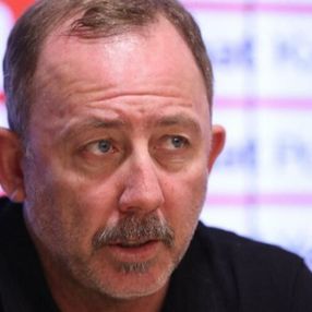 Beşiktaş taraftarları, Sergen Yalçın’ın evinde toplandı