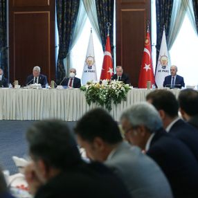 Cumhurbaşkanı Erdoğan'dan milletvekillerine sahada olun talimatı