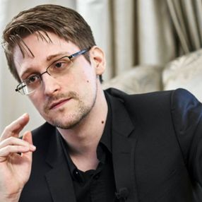 Edward Snowden'dan, Julian Assange'a: Sıradaki sen olabilirsin