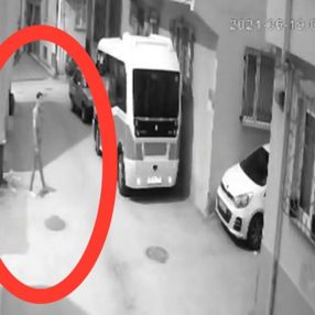 Bursa’da minibüse kelebek camından girip hırsızlık yaptı
