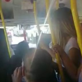Adana’da tıka basa dolu minibüste klima isyanı