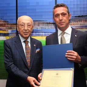 Fenerbahçe'de Ali Koç, mazbatayı aldı