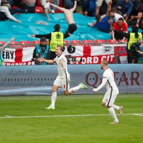 İngiltere, Almanya'yı 2 golle geçti