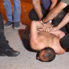 Sakarya'da alkollü şahıs polislere zor anlar yaşattı