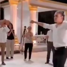 Taylan Antalyalı'nın zeybek performansı