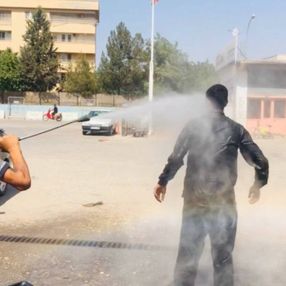 Şanlıurfa'da sıcaktan bunalan vatandaşlardan şaşırtan manzaralar