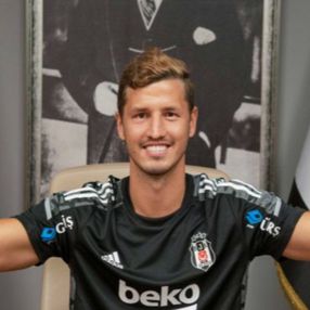 Beşiktaş Salih Uçan'ı açıkladı