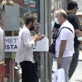 Fatih’te, turistlere para karşılığı HES kodu alan şahıslar yakalandı