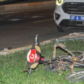Antalya'da otomobil ile elektrikli bisiklet çarpıştı: 2 ölü