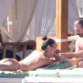 Hande Soral, tatilde