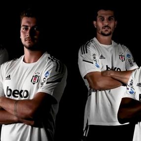 Beşiktaş'ta 4 oyuncuyla yeni sözleşme
