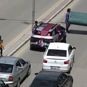Erzurum'da bahşiş almak için çekyatla yol kestiler