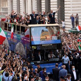 Şampiyon İtalya, Roma'da şampiyonluk turu attı