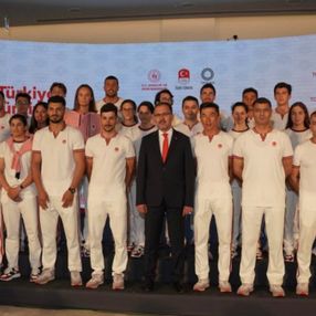 Bakan Kasapoğlu, sporcularımızı Tokyo Olimpiyatları'na uğurladı