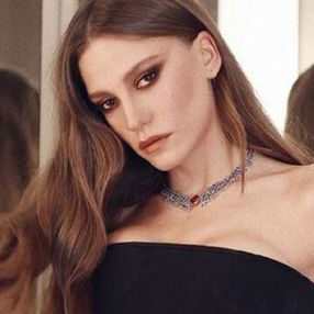 Serenay Sarıkaya'nın çocukluk fotoğrafı