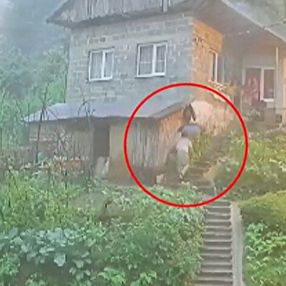 Rize'deki heyelandan son anda kurtuluş anları kamerada