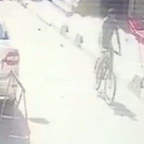 Küçükçekmece'deki hırsız, kendi bisikletini bırakıp küçük çocuğu bisikletini çaldı
