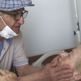 Samsun'da 58 yıldır ilk defa ayrı kalan çiftin buluşması duygulandırdı