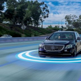 Mercedes, 3. seviye otonom sürüş desteğini kullanıma sunuyor
