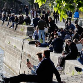 Fransa'da koronavirüs nedeniyle alkol yasağı