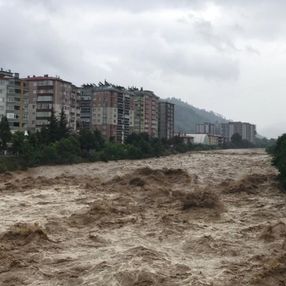 Rize'de 112 hane tahliye edildi