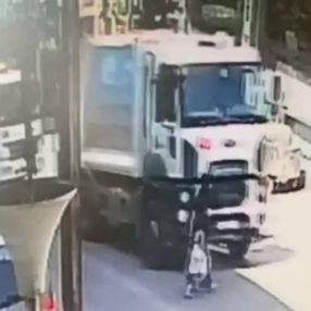 Esenyurt’ta çöp kamyonu altında kalan anne ve oğlu
