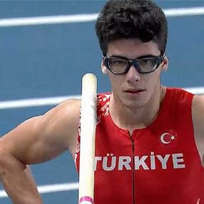 Sırıkla atlamada tarihi başarı: Ersu Şaşma finalde