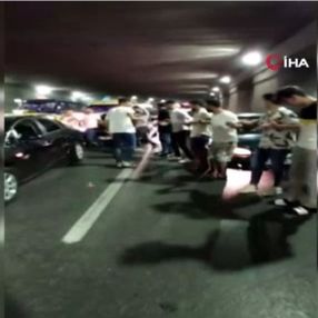 Esenyurt’ta tüneli kapatıp halay çektiler