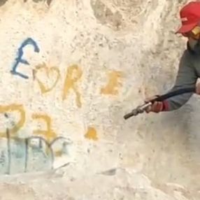 Afyonkarahisar’da, tarihi eserler üzerindeki yazılar siliniyor