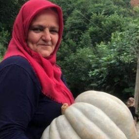 Rize Valisi Kemal Çeber'den sel mağduru teyzeyi mutlu eden hediye