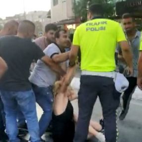 Taksim’de kadınların kavgası