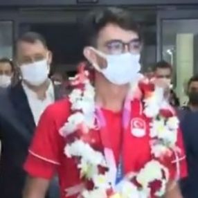 Olimpiyat şampiyonu Mete Gazoz İstanbul'da