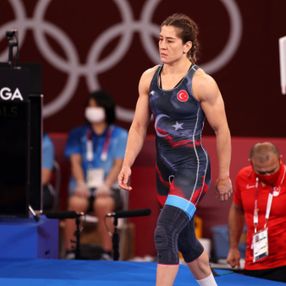 Yasemin Adar, serbest stil 76 kiloda bronz madalya kazandı