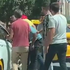 Esenyurt'ta taksiciler, sürücü adayının yolunu kesti