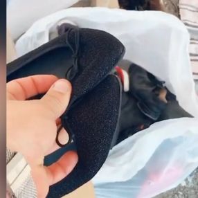 Alanya'da yardım kolisinin içinden topuklu ayakkabı çıktı