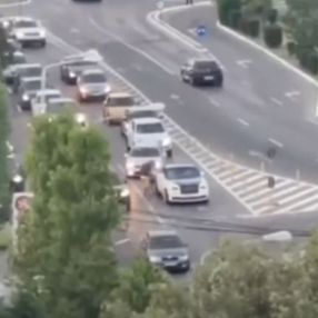 Milyonluk Rolls Royce, benzini bitince yolda kaldı