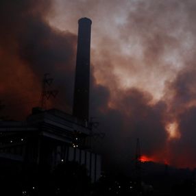 Milas'taki termik santrale sıçrayan yangın söndü