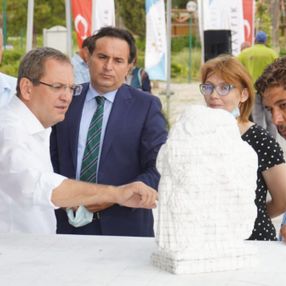 Ayvalık Belediyesi'nden heykel sempozyumu