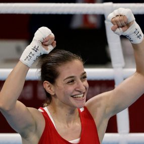 Buse Naz Çakıroğlu, olimpiyat ikincisi oldu