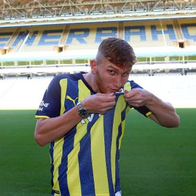 Fenerbahçe, Burak Kapacak ile 5 yıllık sözleşme imzaladı
