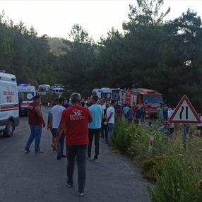 İzmir'de türbe dönüşü kaza meydana geldi