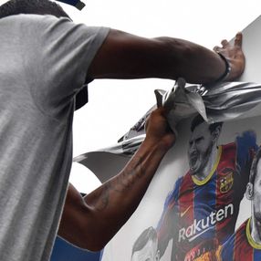 Messi posterleri Nou Camp'tan kaldırıldı