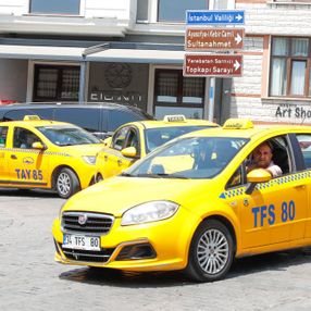 Taksiciler ve müşteriler arasında 'ücretli yol' meselesi