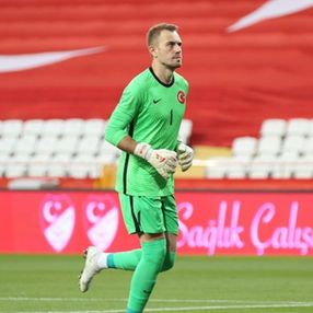 Beşiktaş, Mert Günok transferi için Başakşehir'le anlaştı