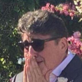 Alfred Molina ile Jennifer Lee evlendi