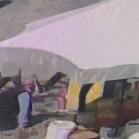 Iğdır'daki çalışan, dükkanın önünde oturan engelliye tekme attı